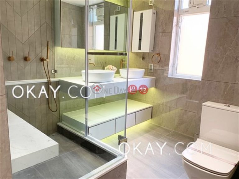 Unique penthouse with rooftop & parking | Rental