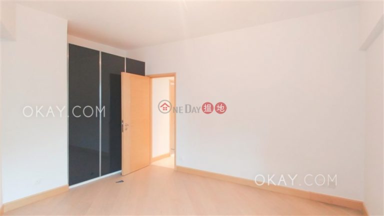 Luxurious 2 bedroom on high floor with parking | For Sale