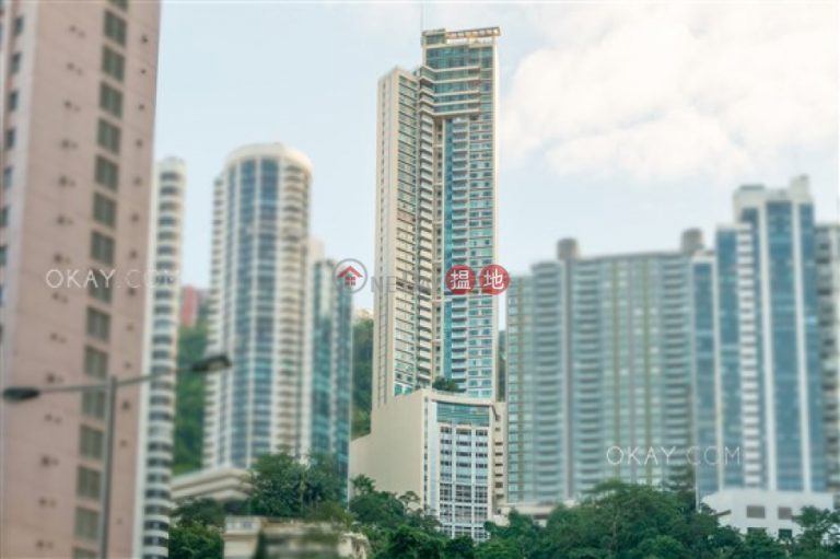 Stylish 3 bedroom on high floor with balcony & parking | Rental