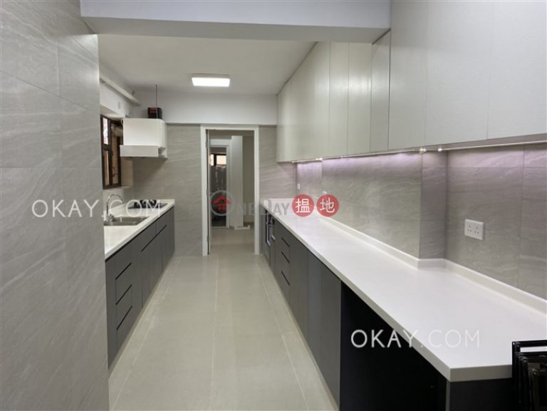 Efficient 3 bedroom with balcony & parking | Rental