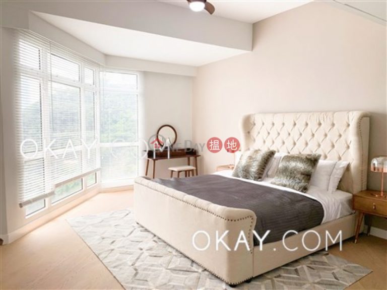 Unique penthouse with rooftop & parking | Rental