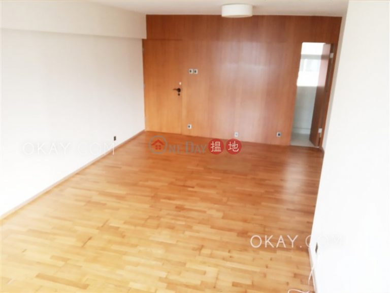 Efficient 3 bedroom on high floor with parking | Rental