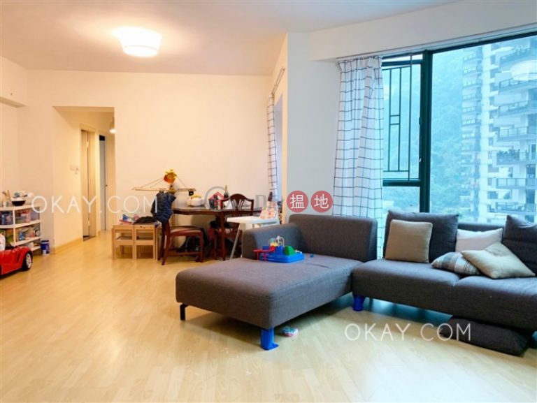 Stylish 3 bedroom with parking | Rental