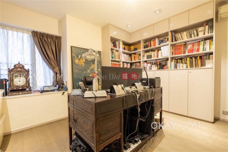 Lovely 3 bedroom in Mid-levels Central | For Sale