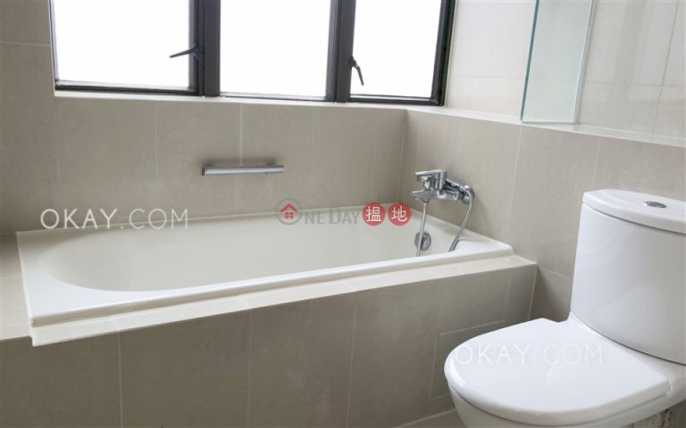 Rare 1 bedroom with parking | Rental