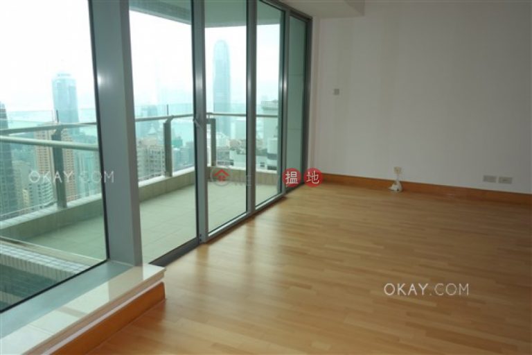 Exquisite 3 bedroom with sea views, balcony | Rental