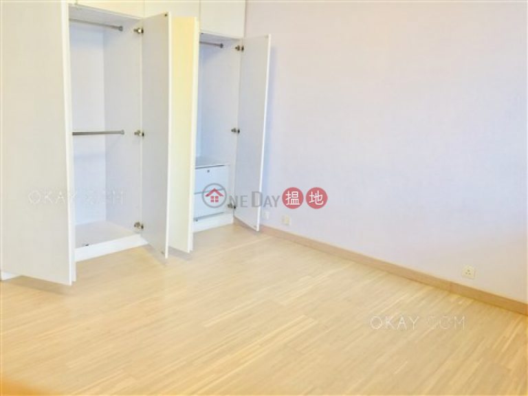 Exquisite 3 bedroom with balcony | For Sale
