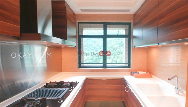 Luxurious 2 bedroom on high floor with parking | For Sale