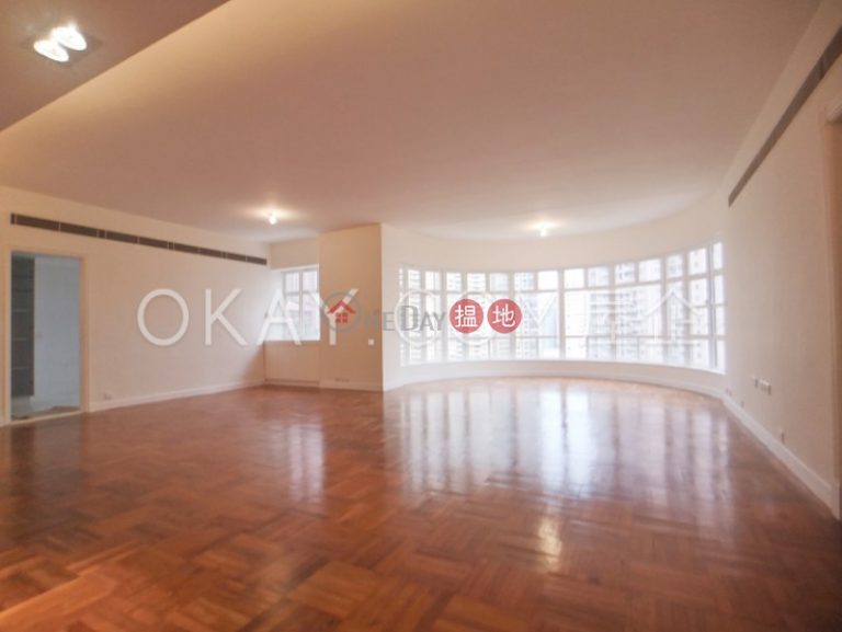 Exquisite 3 bedroom with terrace & parking | Rental