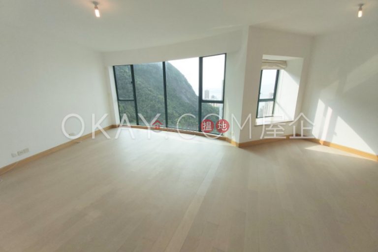 Efficient 3 bed on high floor with sea views & parking | Rental
