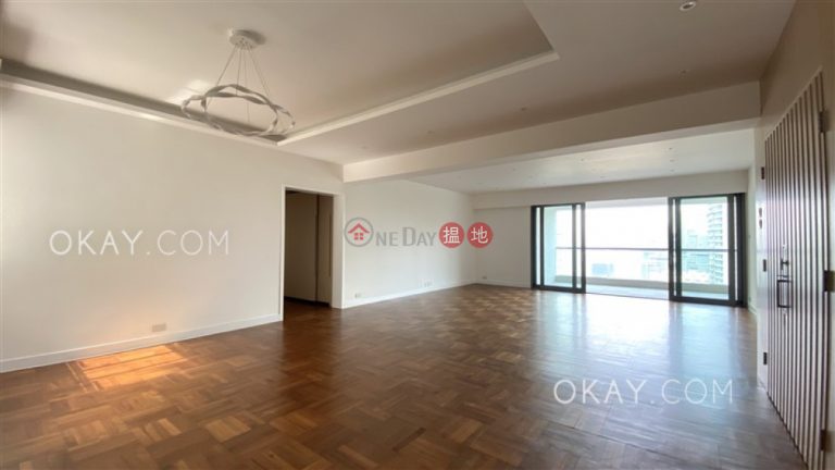 Efficient 4 bedroom with sea views & balcony | Rental