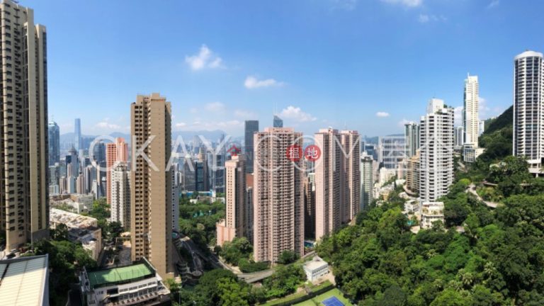 Rare 3 bedroom with balcony & parking | Rental