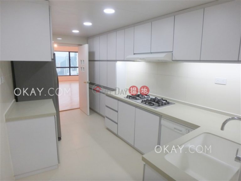 Unique 3 bedroom with balcony & parking | Rental