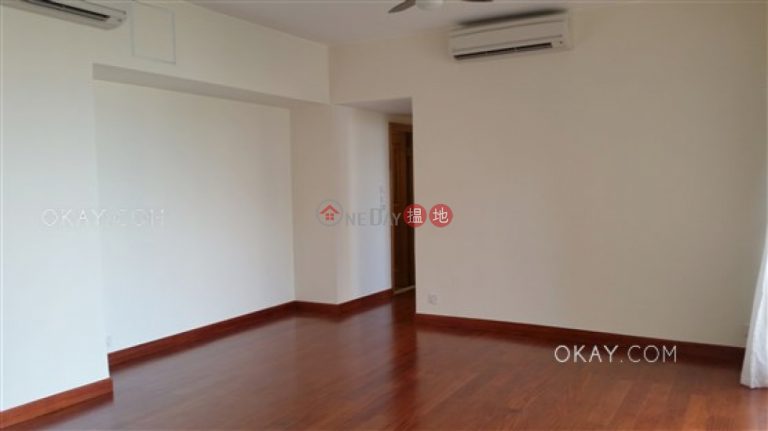 Exquisite 3 bedroom on high floor with parking | Rental