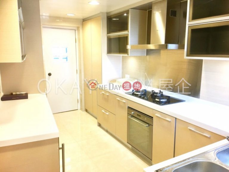 Rare 3 bedroom on high floor with parking | Rental