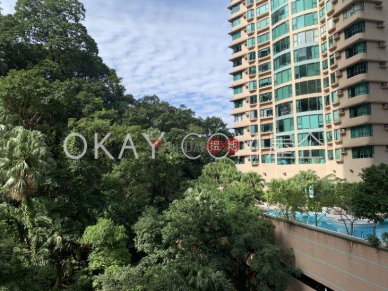 Lovely 3 bedroom with balcony & parking | Rental