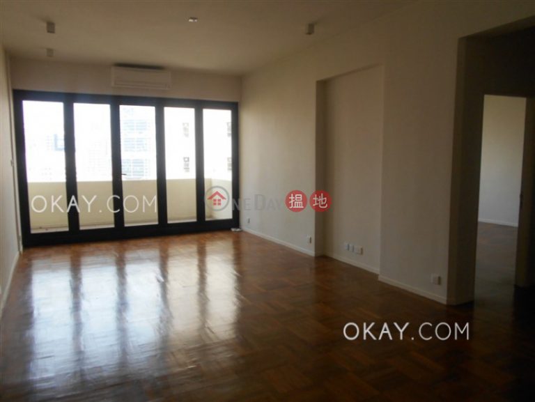 Beautiful 3 bedroom with balcony & parking | Rental