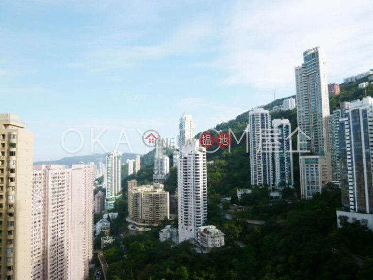 Luxurious 3 bedroom with balcony & parking | Rental