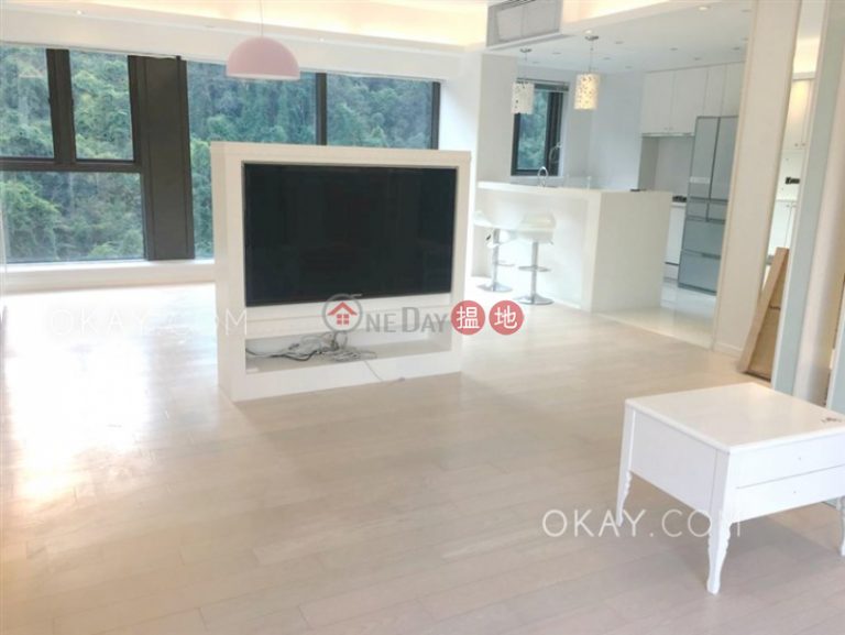 Rare 2 bedroom on high floor with parking | Rental