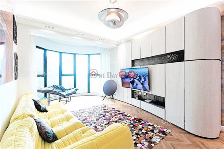 Unique 2 bedroom on high floor with parking | Rental
