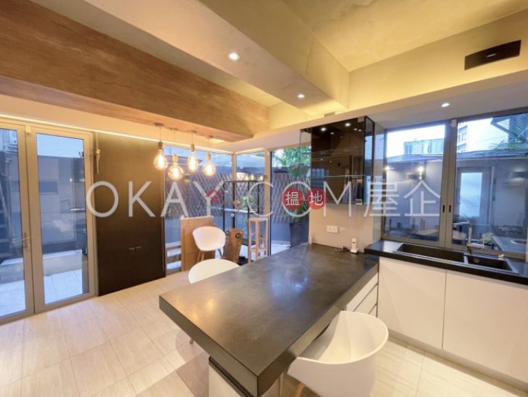 Luxurious 3 bedroom with terrace & parking | Rental