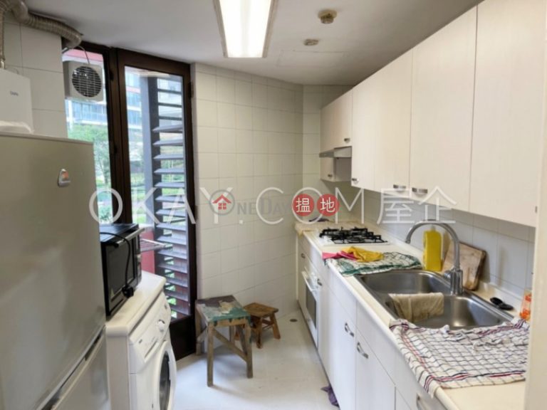 Stylish 2 bedroom with balcony & parking | Rental