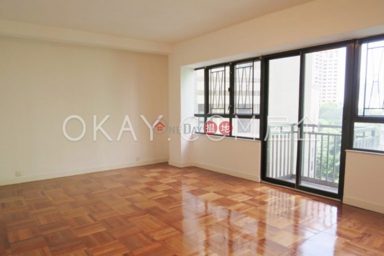 Lovely 3 bedroom with balcony & parking | Rental