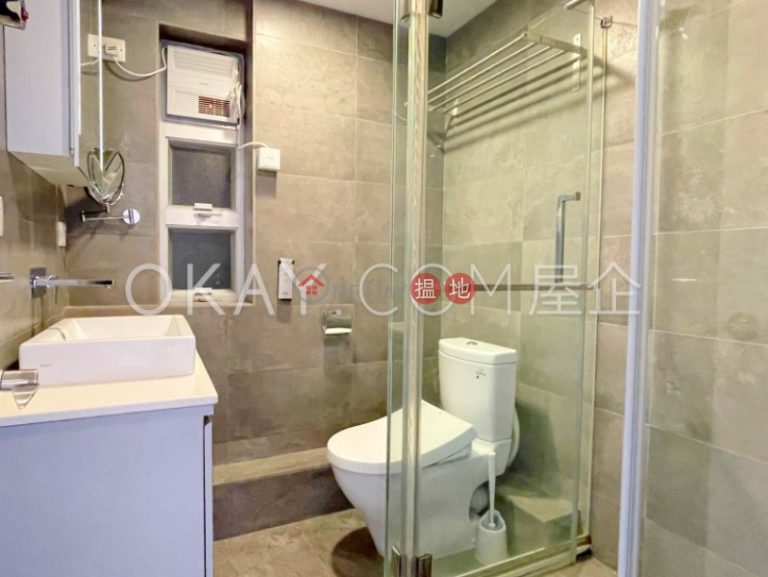 Lovely 3 bedroom with balcony & parking | Rental