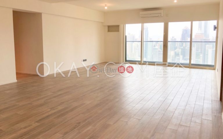 Exquisite 3 bedroom on high floor with balcony | Rental