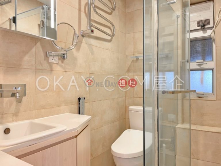 Lovely 3 bedroom with balcony & parking | Rental