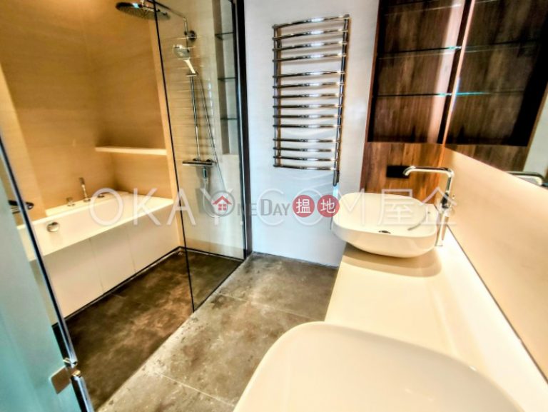 Stylish 3 bed on high floor with harbour views | Rental