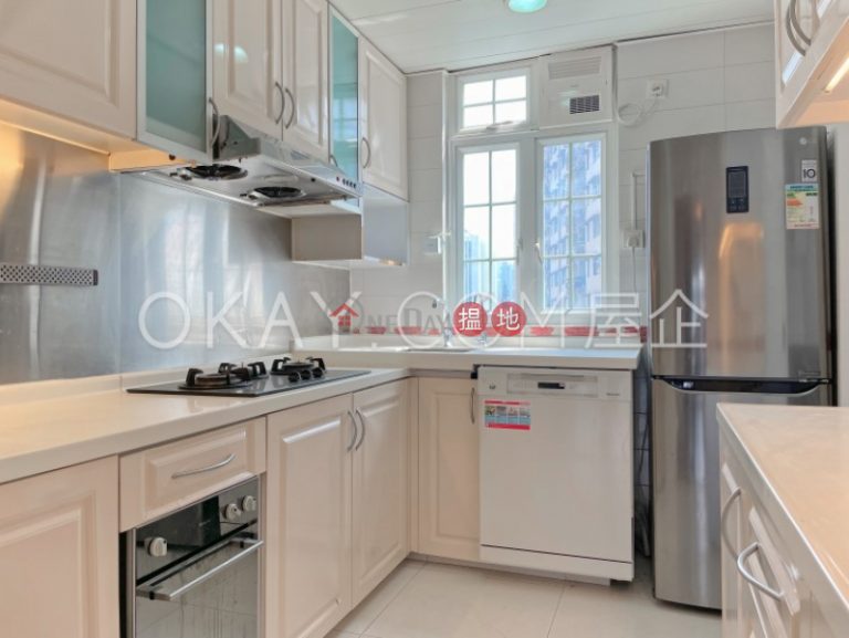 Lovely 3 bedroom with balcony & parking | Rental