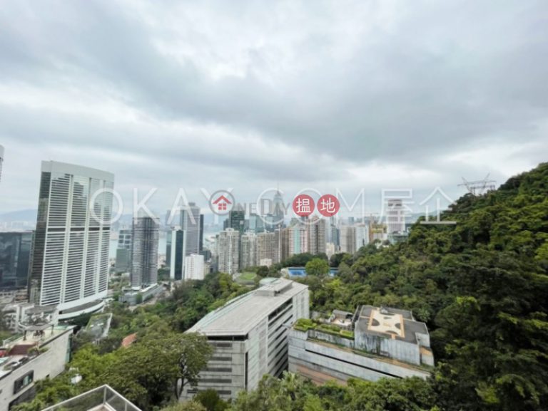 Stylish 2 bedroom with balcony & parking | Rental