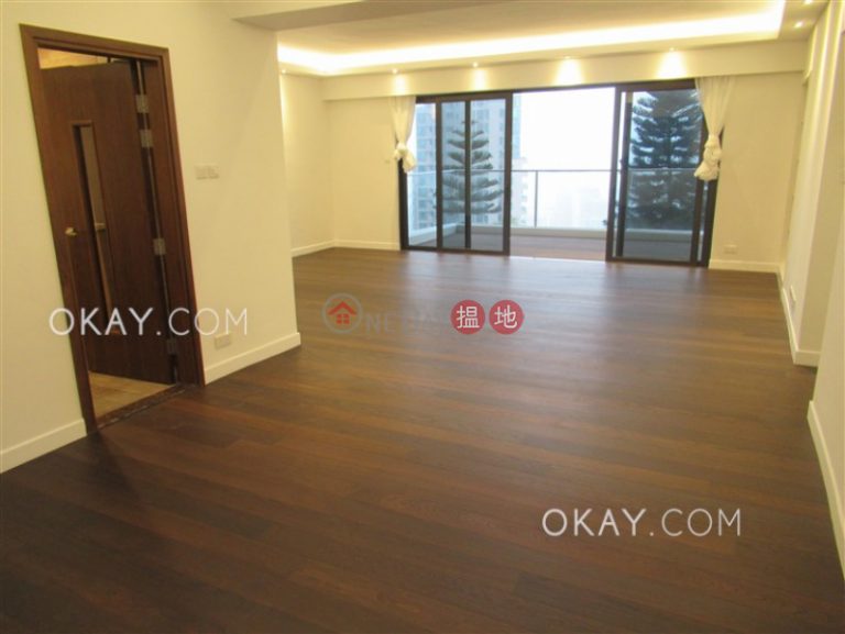Rare 3 bedroom with balcony & parking | Rental
