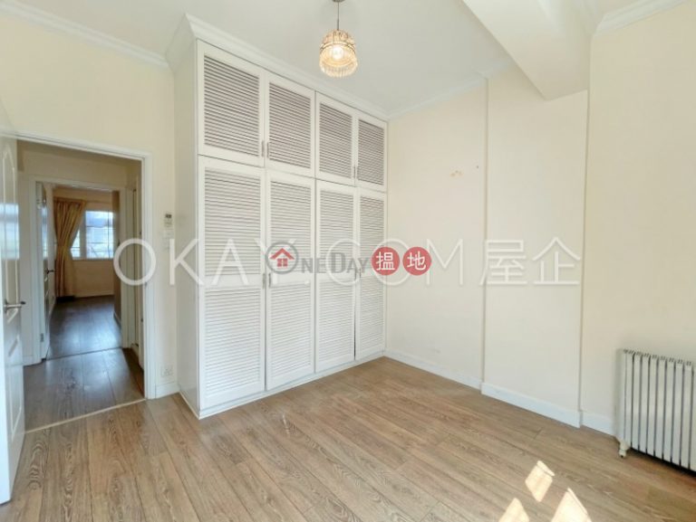 Lovely 3 bedroom with balcony & parking | Rental