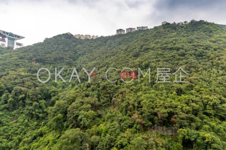 Stylish 3 bedroom with balcony & parking | Rental