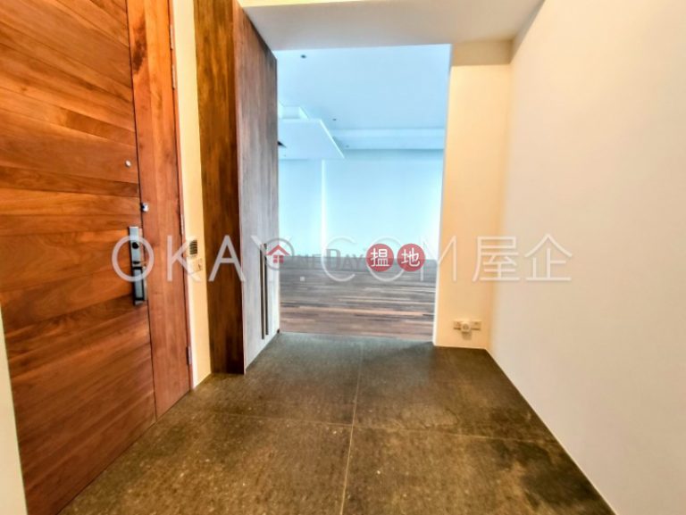 Stylish 3 bed on high floor with harbour views | Rental
