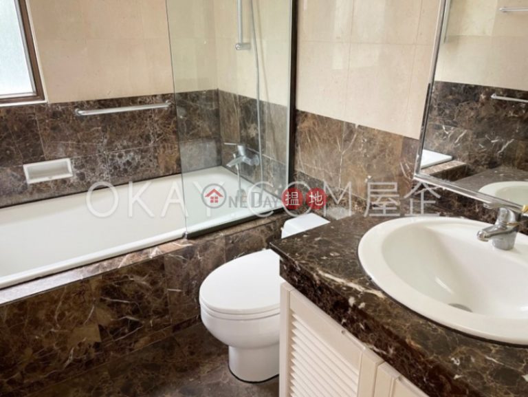 Stylish 2 bedroom with balcony & parking | Rental