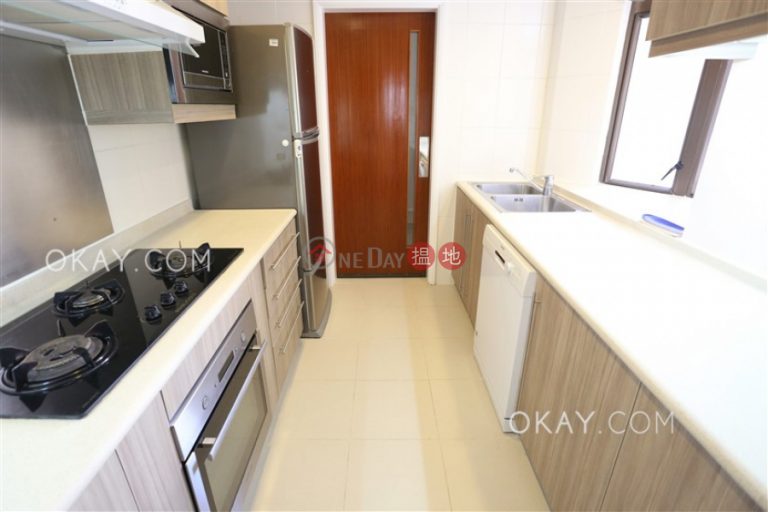 Luxurious 3 bedroom with parking | Rental