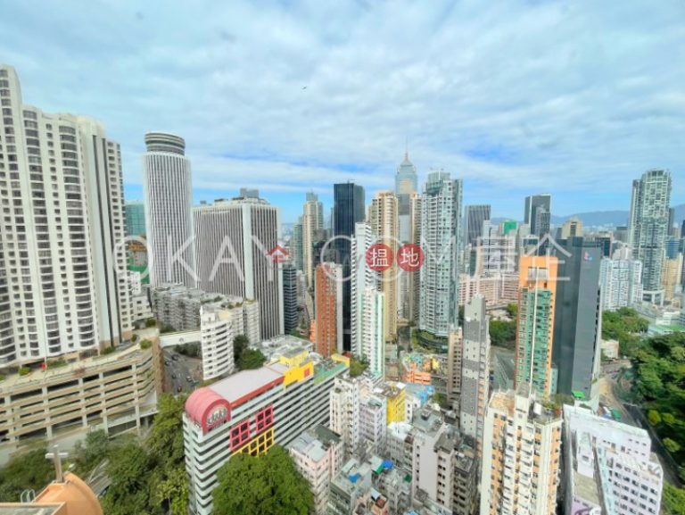 Charming 3 bedroom on high floor with parking | Rental