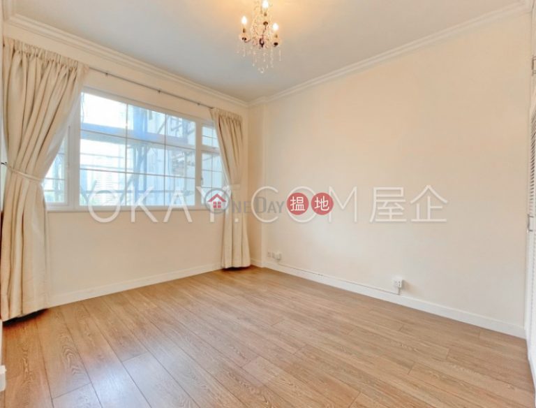 Lovely 3 bedroom with balcony & parking | Rental