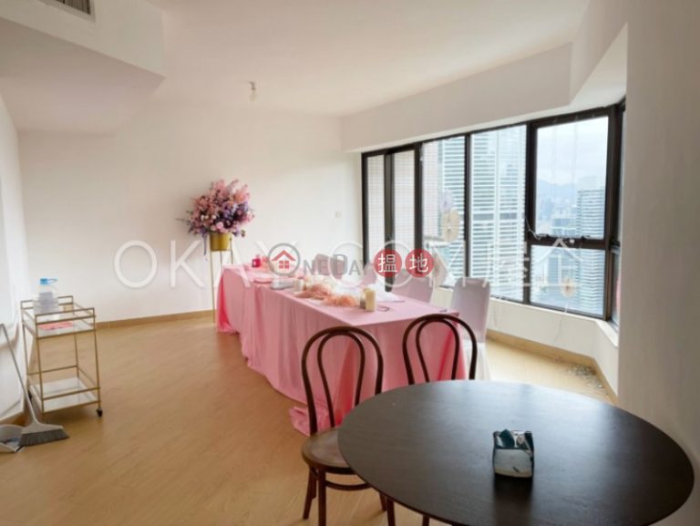 Stylish 2 bedroom with balcony & parking | Rental