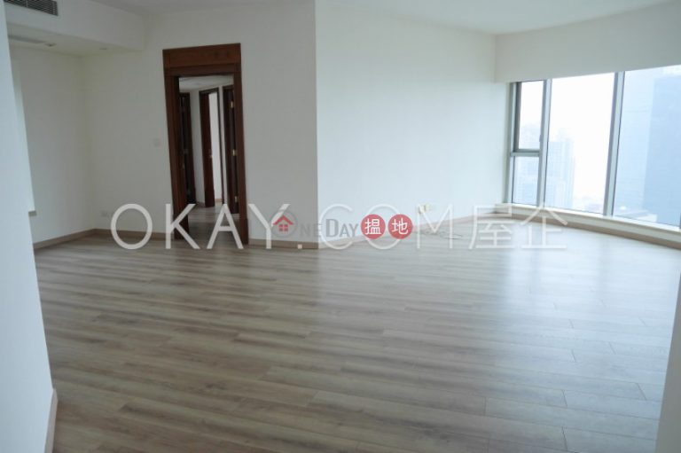 Lovely 4 bedroom with harbour views & parking | Rental