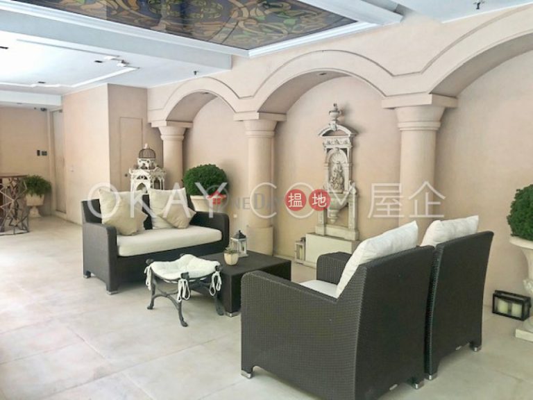 Tasteful 2 bedroom with balcony & parking | Rental