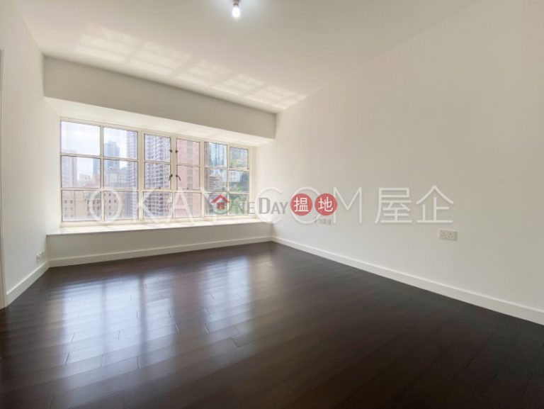 Efficient 4 bedroom with balcony & parking | Rental
