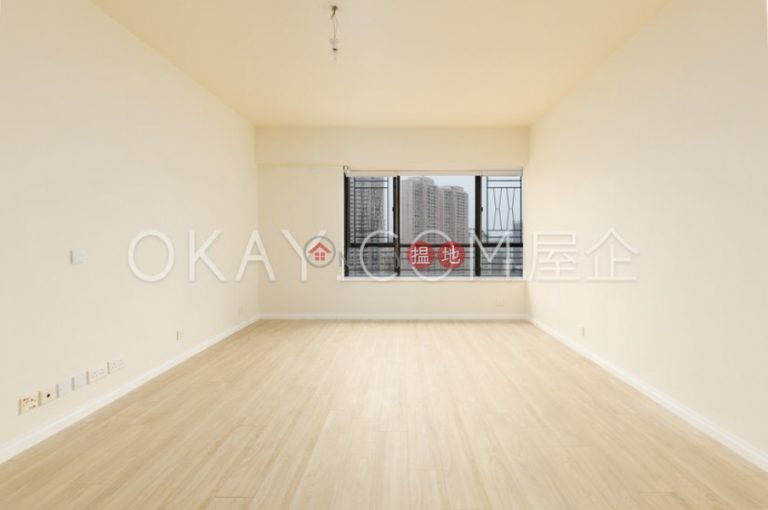 Gorgeous 4 bedroom with parking | Rental