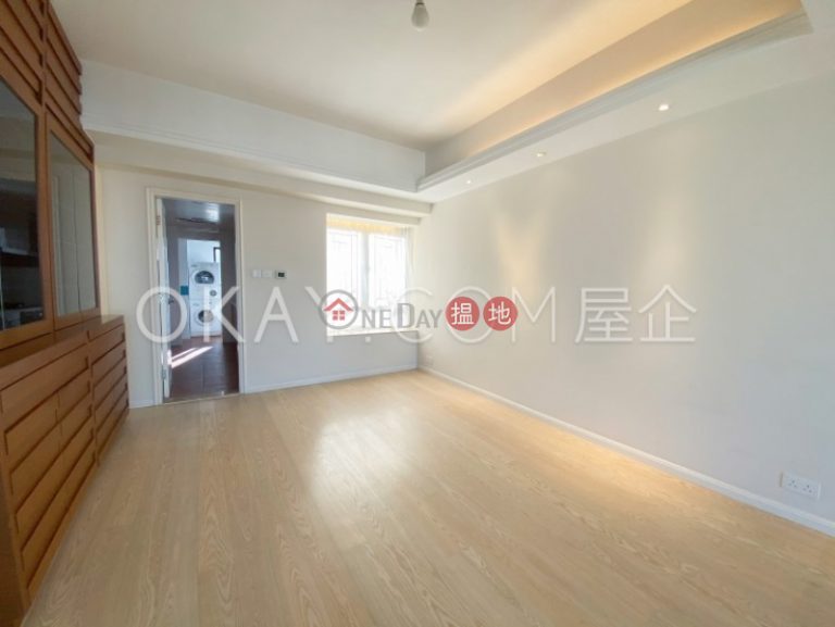 Stylish 3 bedroom with harbour views, balcony | For Sale