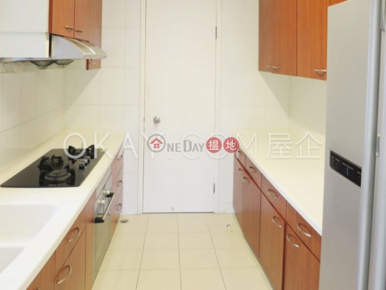 Lovely 3 bedroom with sea views, balcony | For Sale