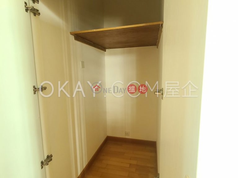 Nicely kept 3 bedroom with balcony & parking | Rental