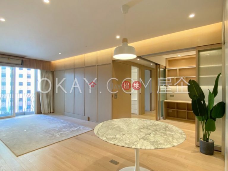 Rare 3 bedroom on high floor with sea views & balcony | For Sale